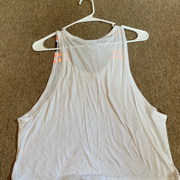 Pink crop top - Picture 2 of 3